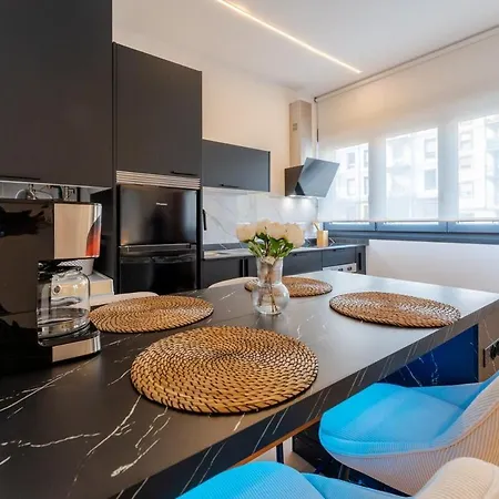 Luxe Parking Train Station Area Apartment Santander